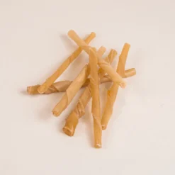 Tvunnet råskinnspinner - Natural 12,5 cm 1000 g 100-pk